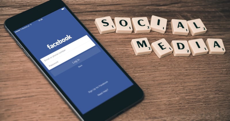 Publicité sur réseaux sociaux à petit budget : 7 astuces qui marchent vraiment
